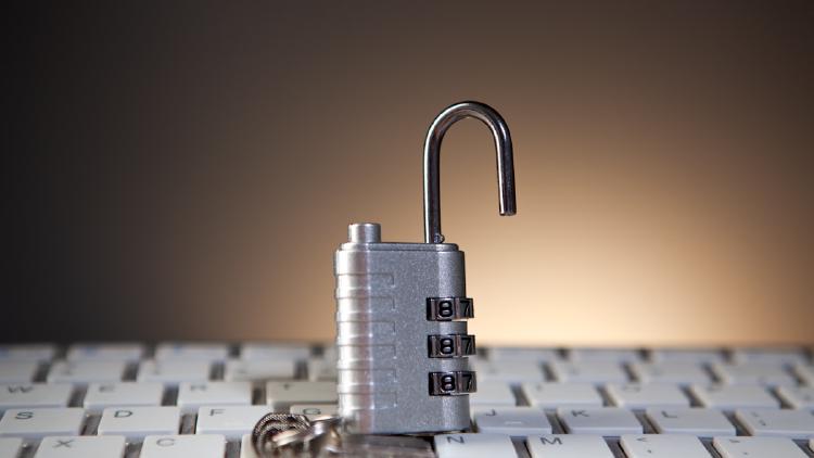 Open-Source vs Proprietary AI: Which Should You Use?