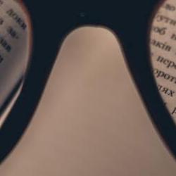 Alibaba Takes on Meta With Qwen AI Smart Glasses