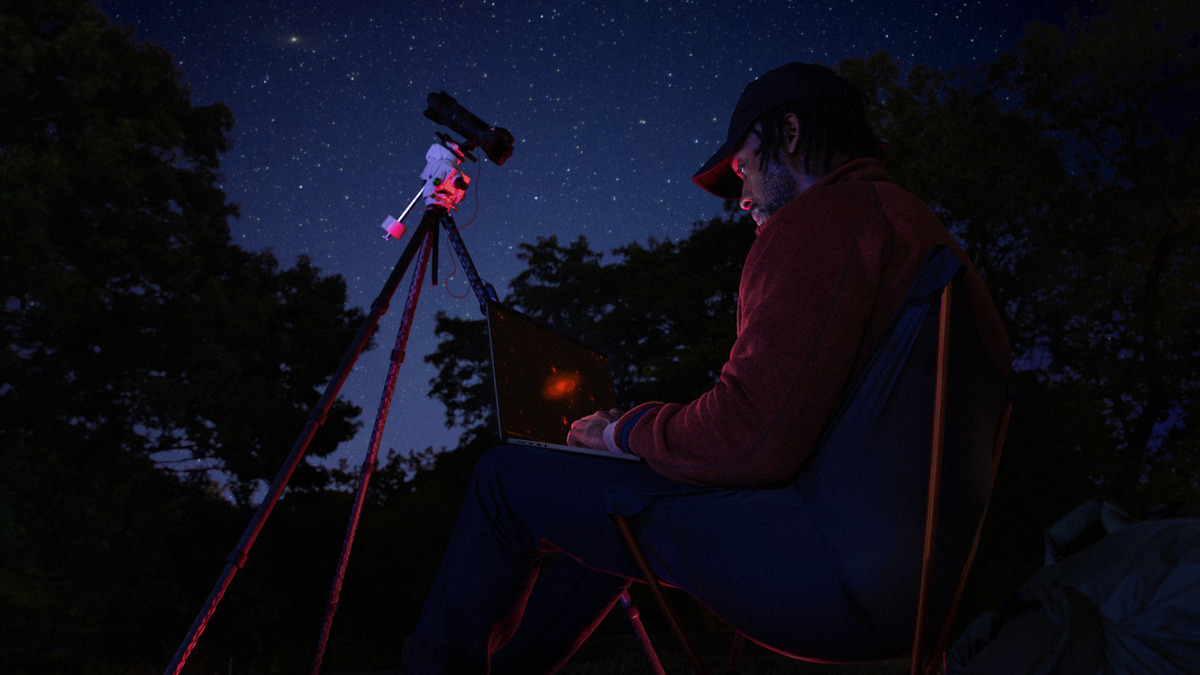 MacBook Pro M5 lifestyle image