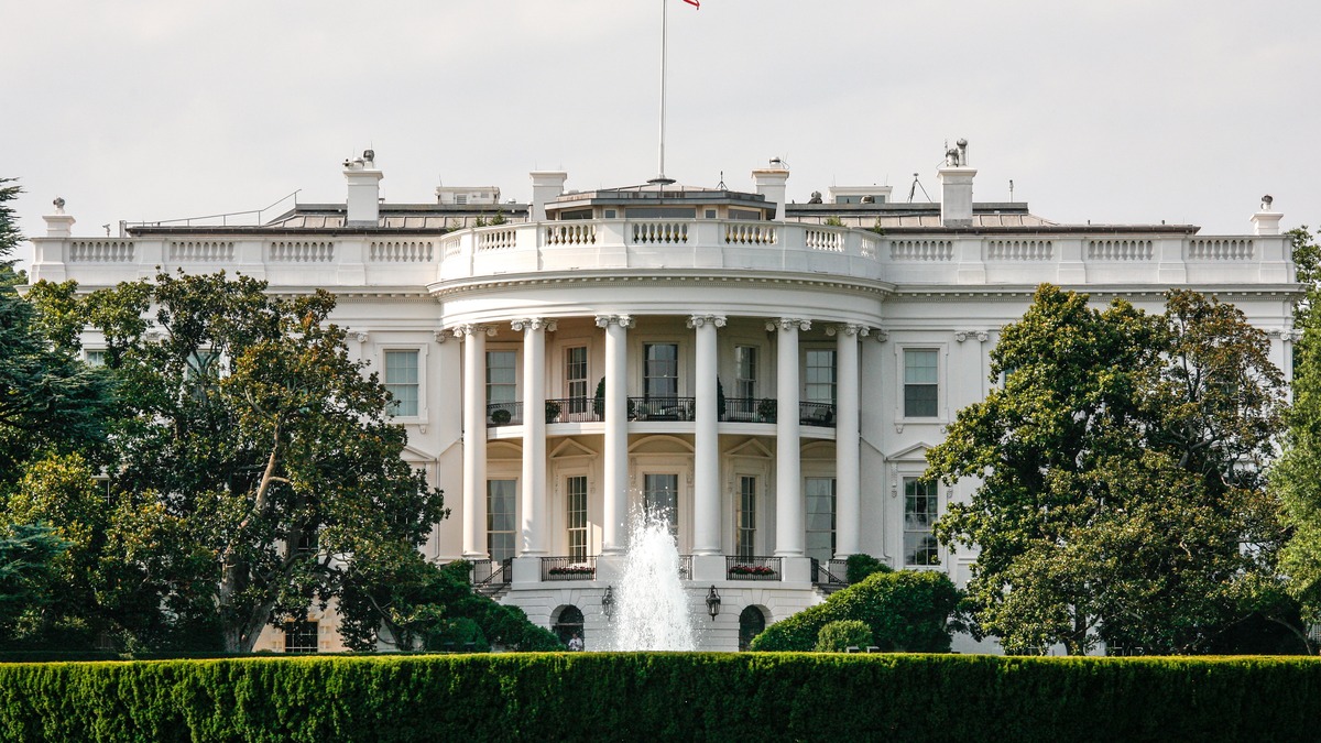 Front facade of the White House, Washington DC