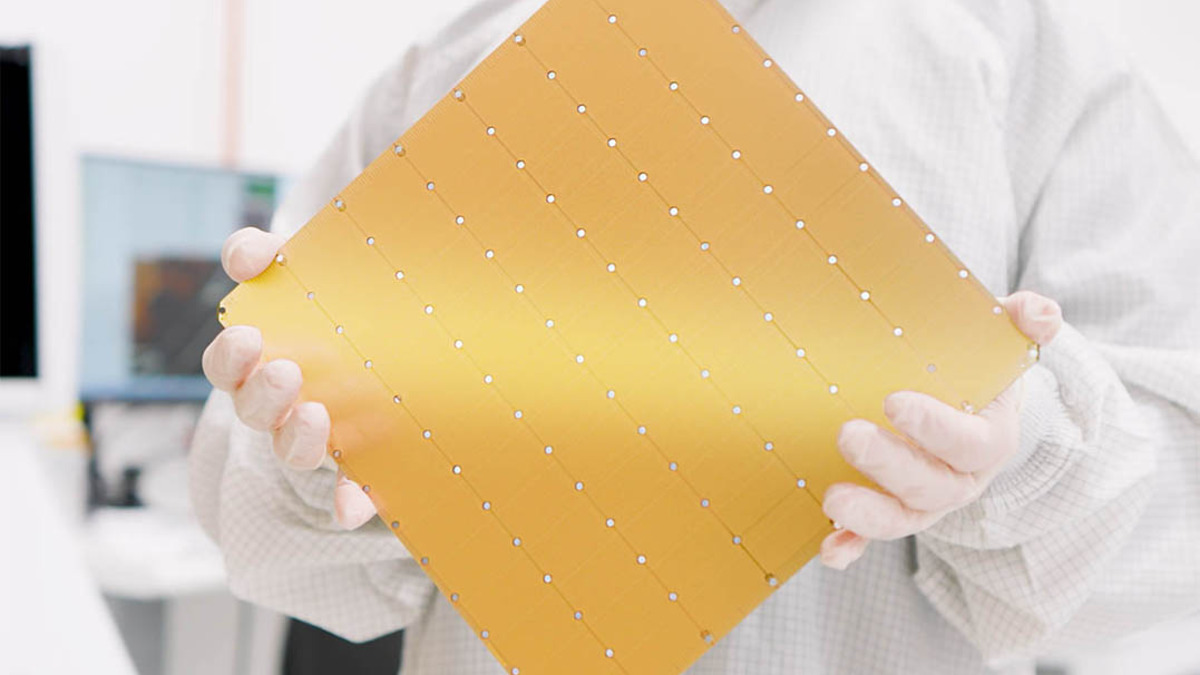 The Cerebras WSE-3 wafer-scale chip compared to conventional GPU silicon