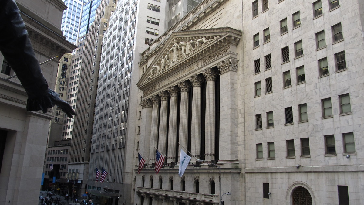 The main entrance of the New York Stock Exchange building on Wall Street