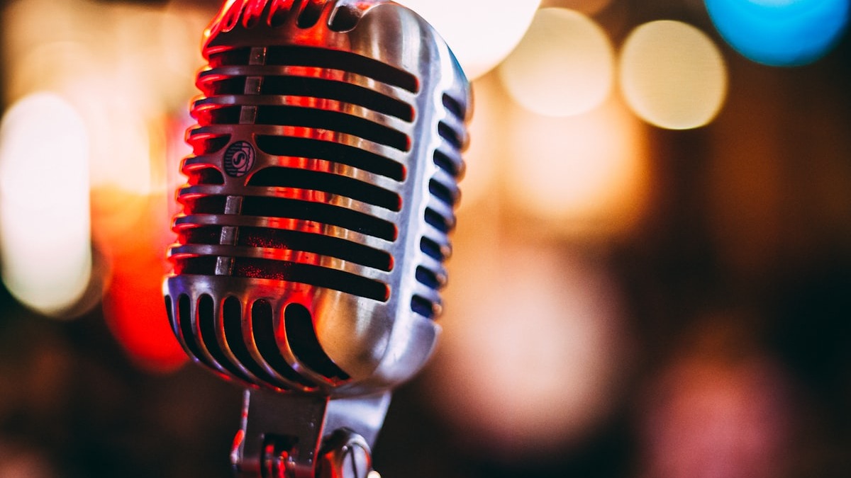 A condenser microphone in a recording setup