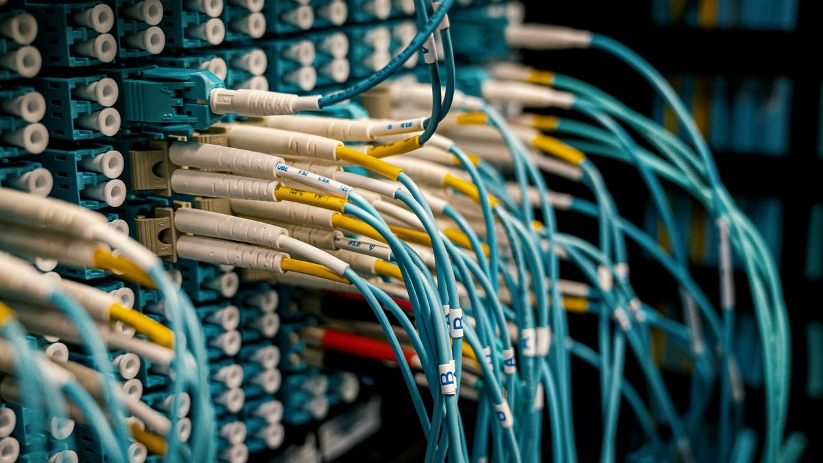 Industrial optical connectors showing parallel connections